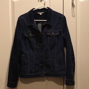 Jean jacket medium blue. Slash pockets.
